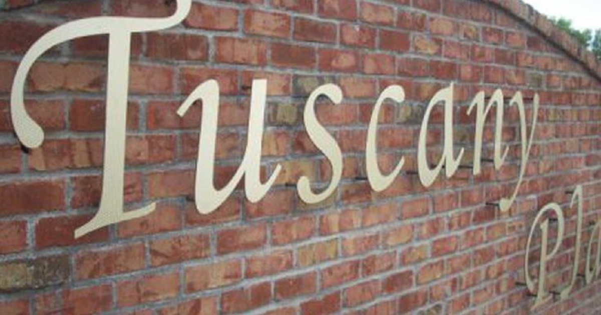 Top Reasons to Choose Personalized Outdoor Metal Signs in Grapevine TX