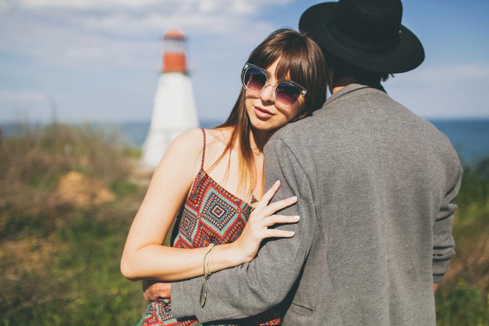 Amorflame.com’s Guide: 5 Signs You’re Feeling the Spark in Your New Relationship