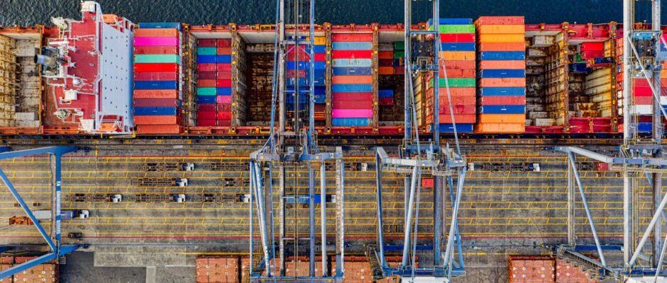 How to Invest in Shipping Containers