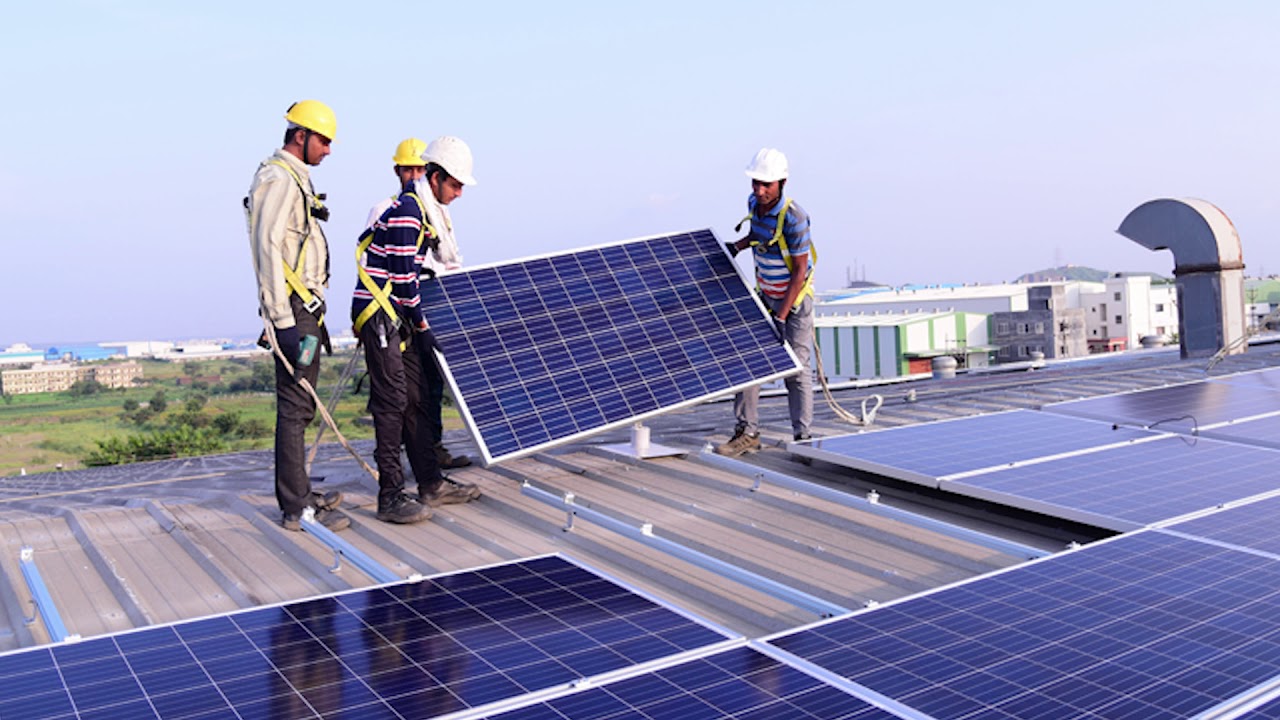 How to Store Excess Energy from Rooftop Solar Panels