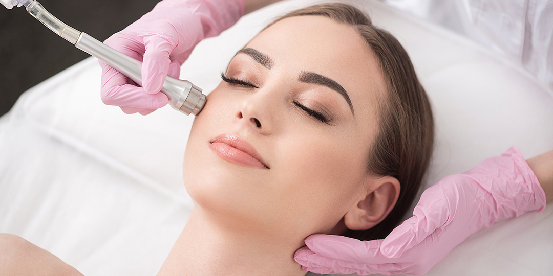 The Benefits of Seeing a Cosmetologist for Your Beauty Treatments