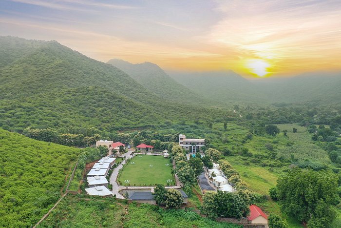 The Benefits of Booking Udaipur Resort Packages