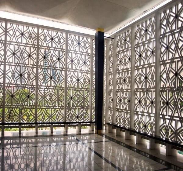 Contemporary Architectural Elegance with Steel Mashrabiya Designs