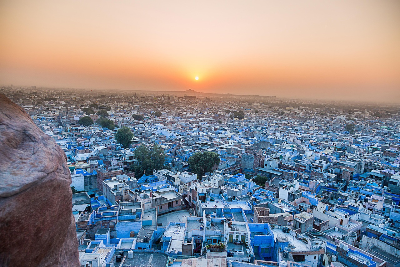 Glide Through Royal Past: Udaipur Tour Packages